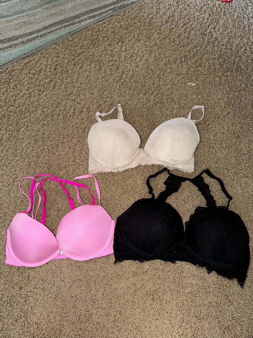 Victoria’s Secret & Arie Push up Bra Lot 32/34 D